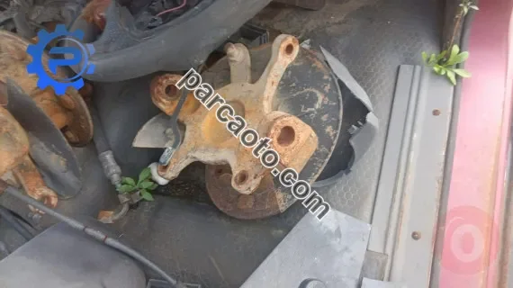 Mahindra sağ ön taşıyıcı çıkma