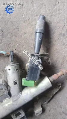 Peugeot 205 Modeli İçin Çıkma Silecek Kolu Yedek Parça
