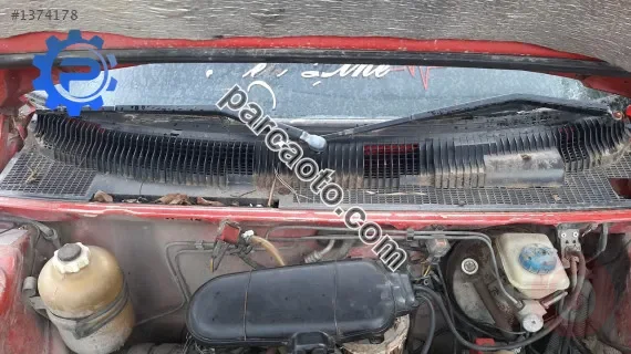 peugeot 205 1.4 benzinli çıkma ön cam ızgarası