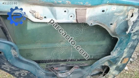 Toyota Carina sol arka kapı camı çıkma