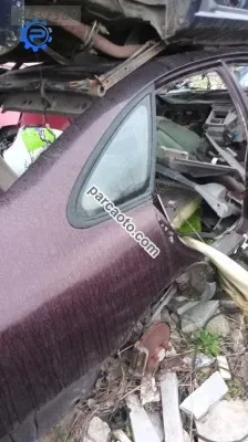 Mazda 626  balon kasa sağ arka çamurluk camı yedek parça