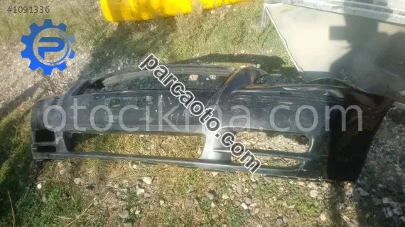 Toyoto avensis ön tampon