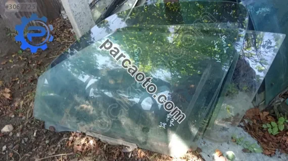 Ford Fiesta flair sol ön kapı camı yedek parça