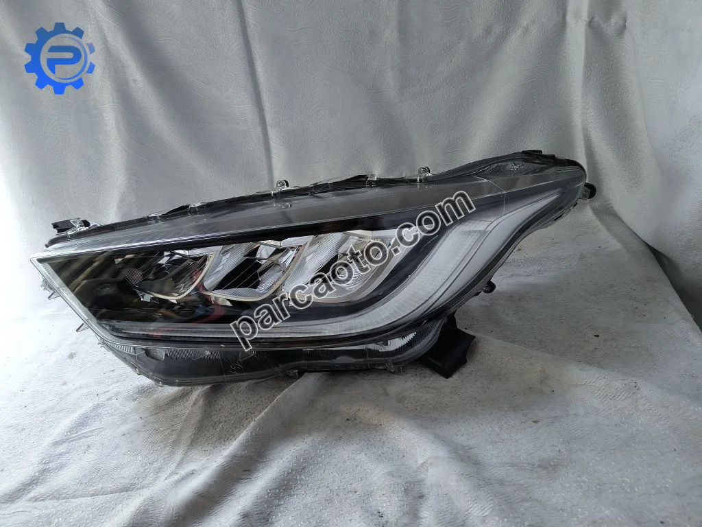 Toyota Yaris IV 4  Orjinal Çıkma Far  81110-52021 