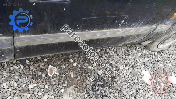 mazda 929 çıkma sağ ön kapı bandı
