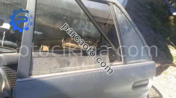 toyota corona sol arka cam