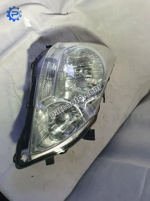 Toyota verso   Orjinal Çıkma Far 81130-0F010