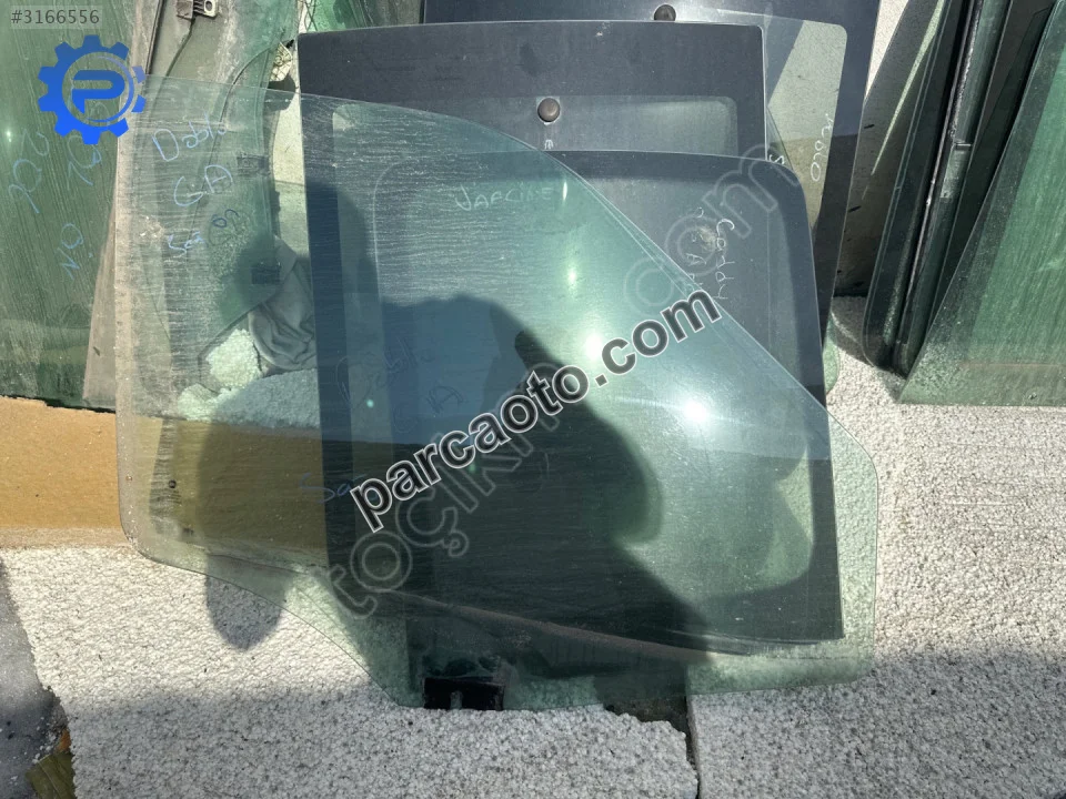 Fiat doblo geniş aile sağ ön kapı camı Fiat doblo geniş aile sağ ön kapı camı