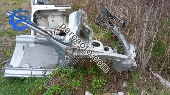 Megane 1 sağ ön podya kesme yedek parça