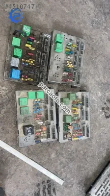 Pejo 405 sigorta kutusu