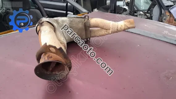 Renault 19 1.8 motor egzoz manifod ağzı boru yedek parça