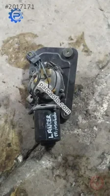 Mitsubishi Lancer ön silgi motoru çıkma
