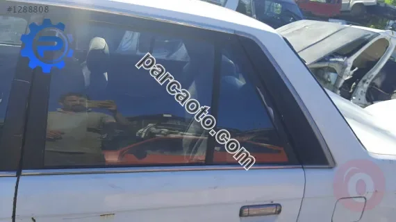 mazda 323 sedan çıkma sol arka kapı camı