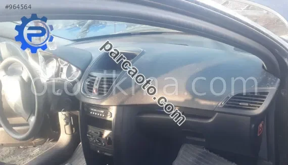 2009 model peugeot 207 1.4 benzinli komple dolu torpido