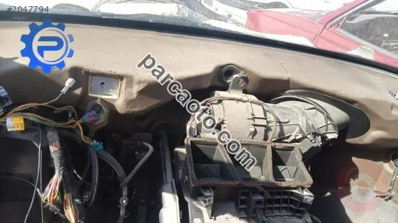Peugeot 206 torpido altı iç döşeme çıkma
