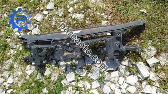 B7 ön panel çıkma