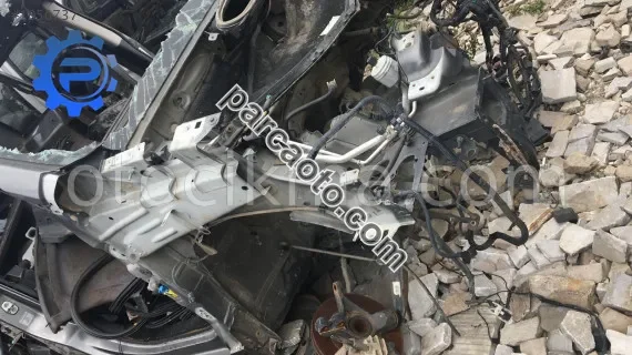 peugeot partner kesme sağ ön çamurluk