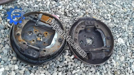 Megane 1 arka fren tablalari çıkma