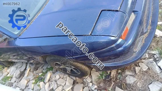Mazda 323 hb sağ ön çamurluk yedek parça