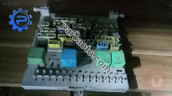 Peugeot 405 sigorta kutusu çıkma
