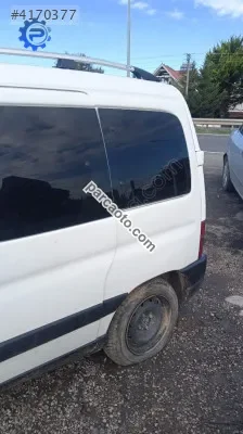Peugeot Partner  sol arka çamurluk kesme