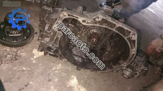 Ford escort arkadan marşlı şanzıman ön kapak yedek parça