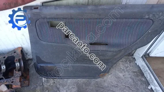 Mazda 323 sağ arka kapı döşemesi çıkma