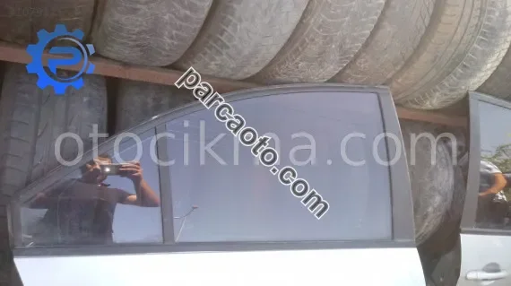 nissan primera sag arka kapı camı