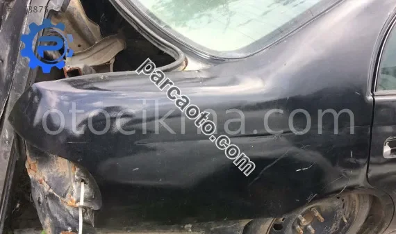 toyota carina çıkma sağ arka çamurluk