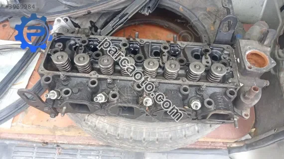Nissan urvan silindir kapak yedek parça