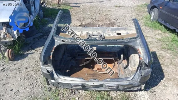 Megane 1 arka kesme çamurluk panel yedek parça