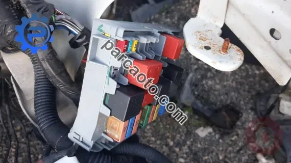 peugeot bipper 1.4 hdi çıkma motor içi sigorta tablası