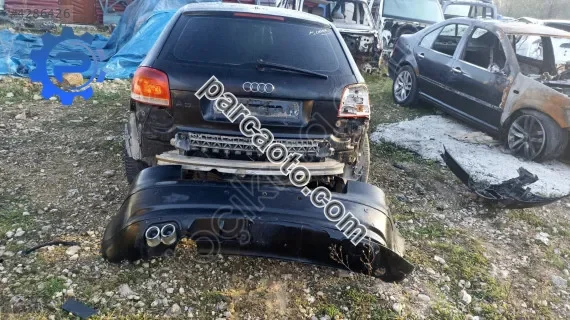 Audi A3 bagaj kapağı 2004 model