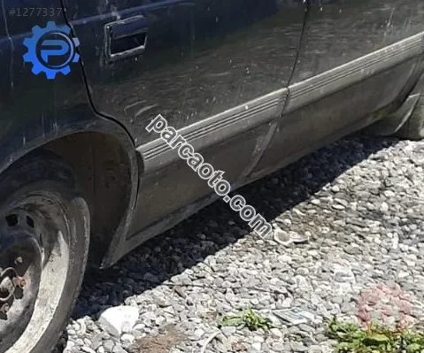 1991 model mazda 929 2.0 çıkma sağ takım kapı bandı