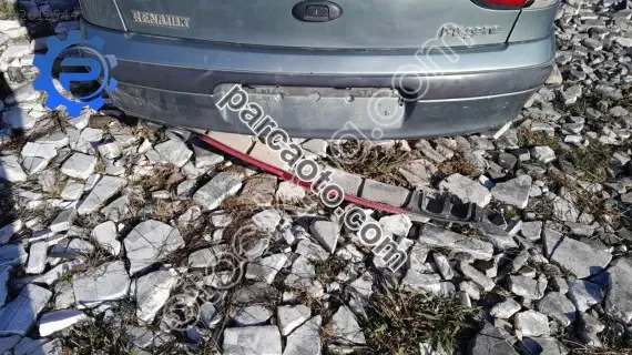 Megane 1 arka tampon yedek parça