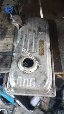 Hundai Excel,mitsubishi lancer 1.5 kulbutor kapak çıkma