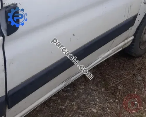 peugeot partner çıkma sağ ön kapı bandı