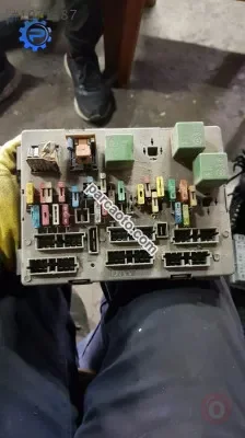 Peugeot 405 sigorta kutusu çıkma