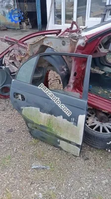 Toyota Carina sağ arka kapı yedek parça