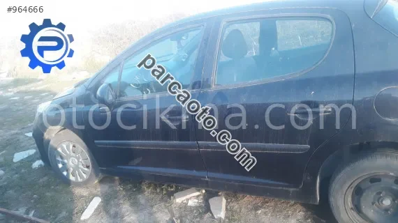 2009 model peugeot 207 1.4 benzinli kesme kasa kupa
