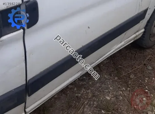 citroen berlingo 2.0 hdi çıkma sağ kapı bandı