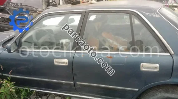 toyota cressida çıkma sol yan cam nikelaj takımı