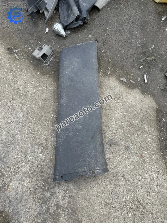 Audi a3 sağ kapı iç direk plastiği kaplaması Audi a3 sağ kapı iç direk plastiği kaplaması