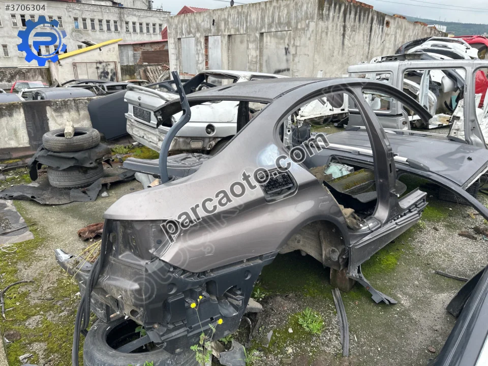 Bmw 5 f10 sağ arka kesme çamurluk sağ yan orta direk Bmw 5 f10 sağ arka kesme çamurluk sağ yan orta direk