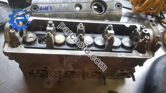 Volkswagen Golf 3 1.4 8V Silindir Kapağı çıkma