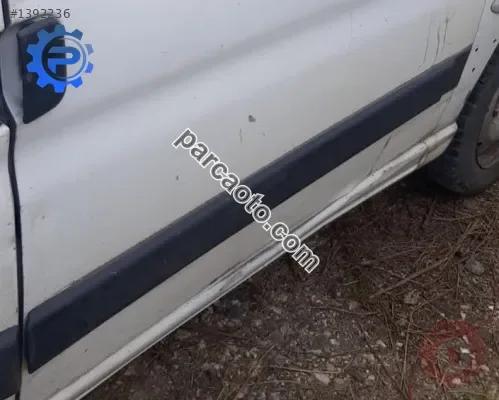 peugeot partner çıkma sağ ön kapı bandı
