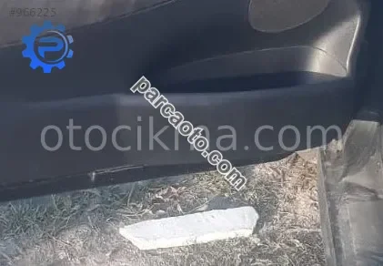 2009 model peugeot 207 1.4 benzinli çıkma sol ön kapı cebi