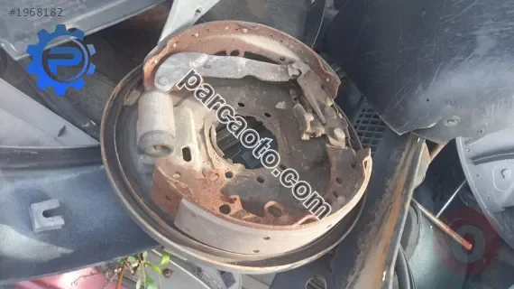 mahindra çıkma arka fren tablası
