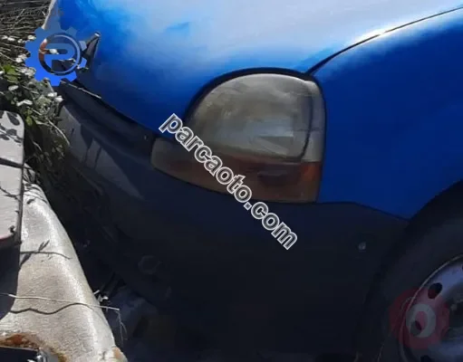 2002 model renault kangoo express 1.9 çıkma ön tampon