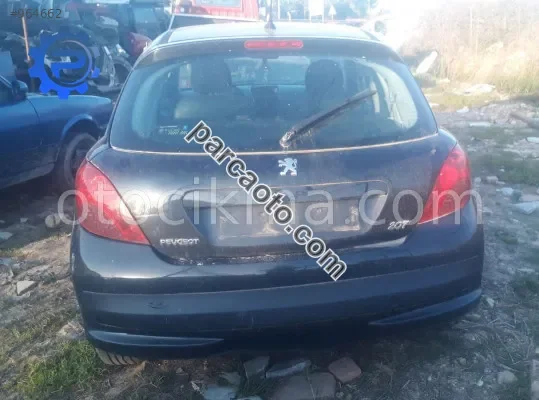 2009 model peugeot 207 1.4 benzinli kesme arka kasa